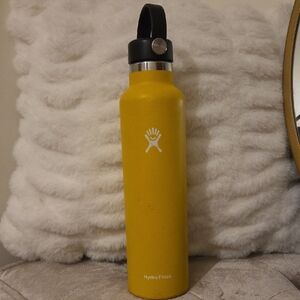 Hydro Flask 24oz Mustard Yellow Bottle with Black Lid